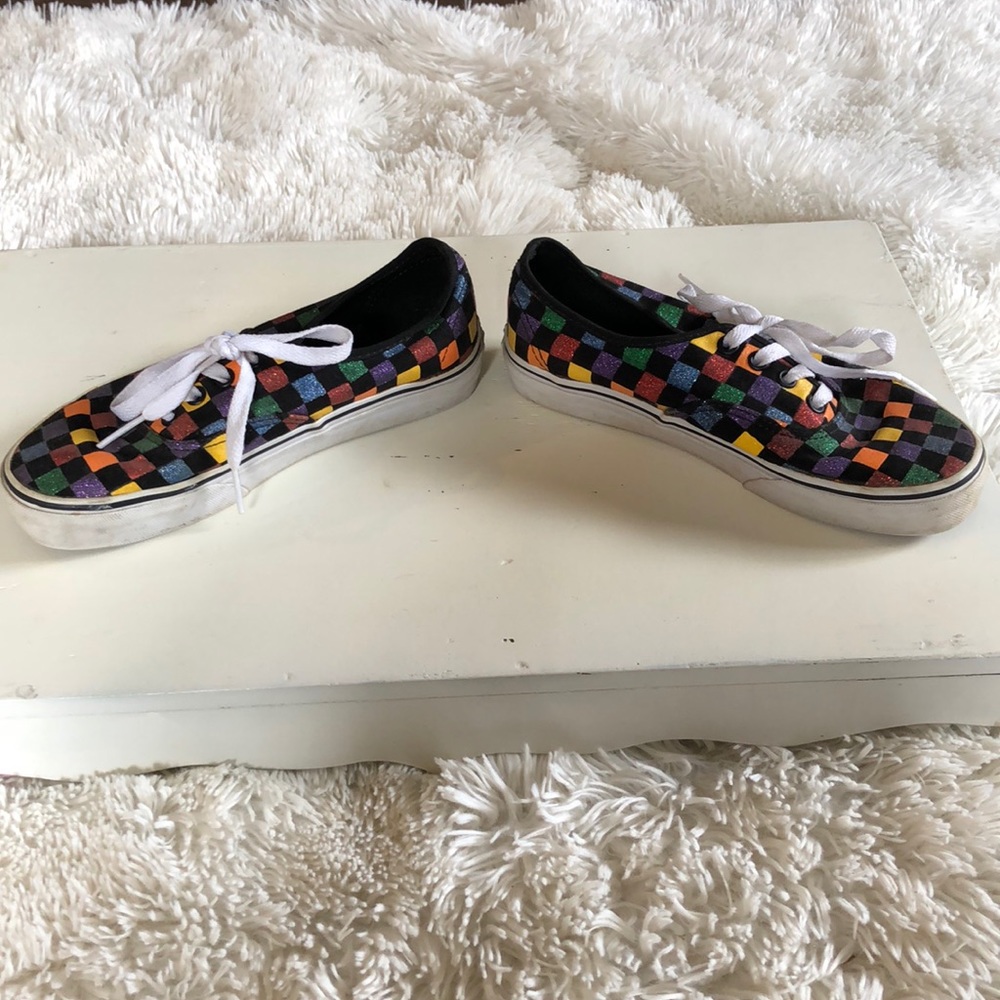 Vans - Picture 2 of 7